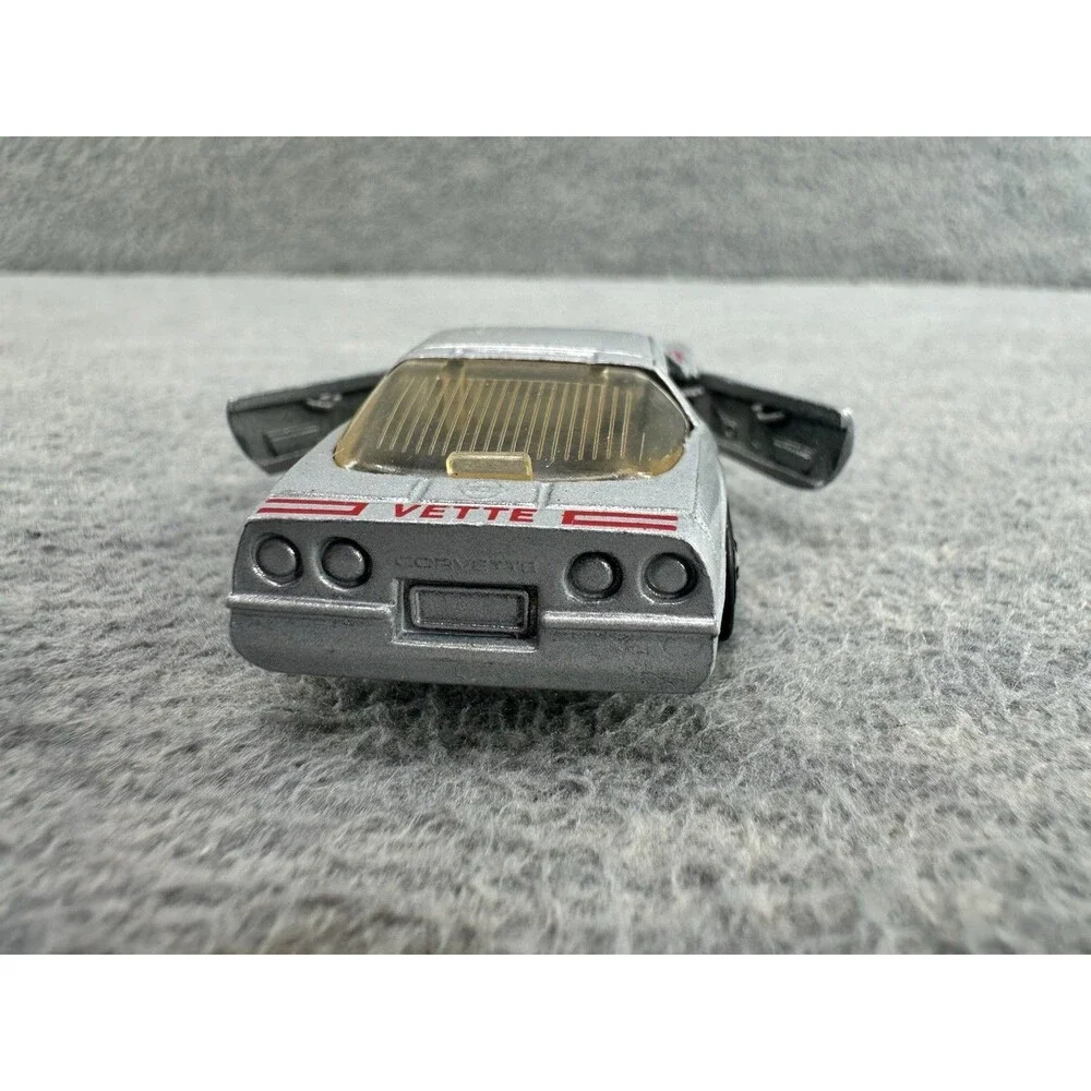 ROAD CHAMPS #38 Die Cast Silver 1984 Corvette Car T5